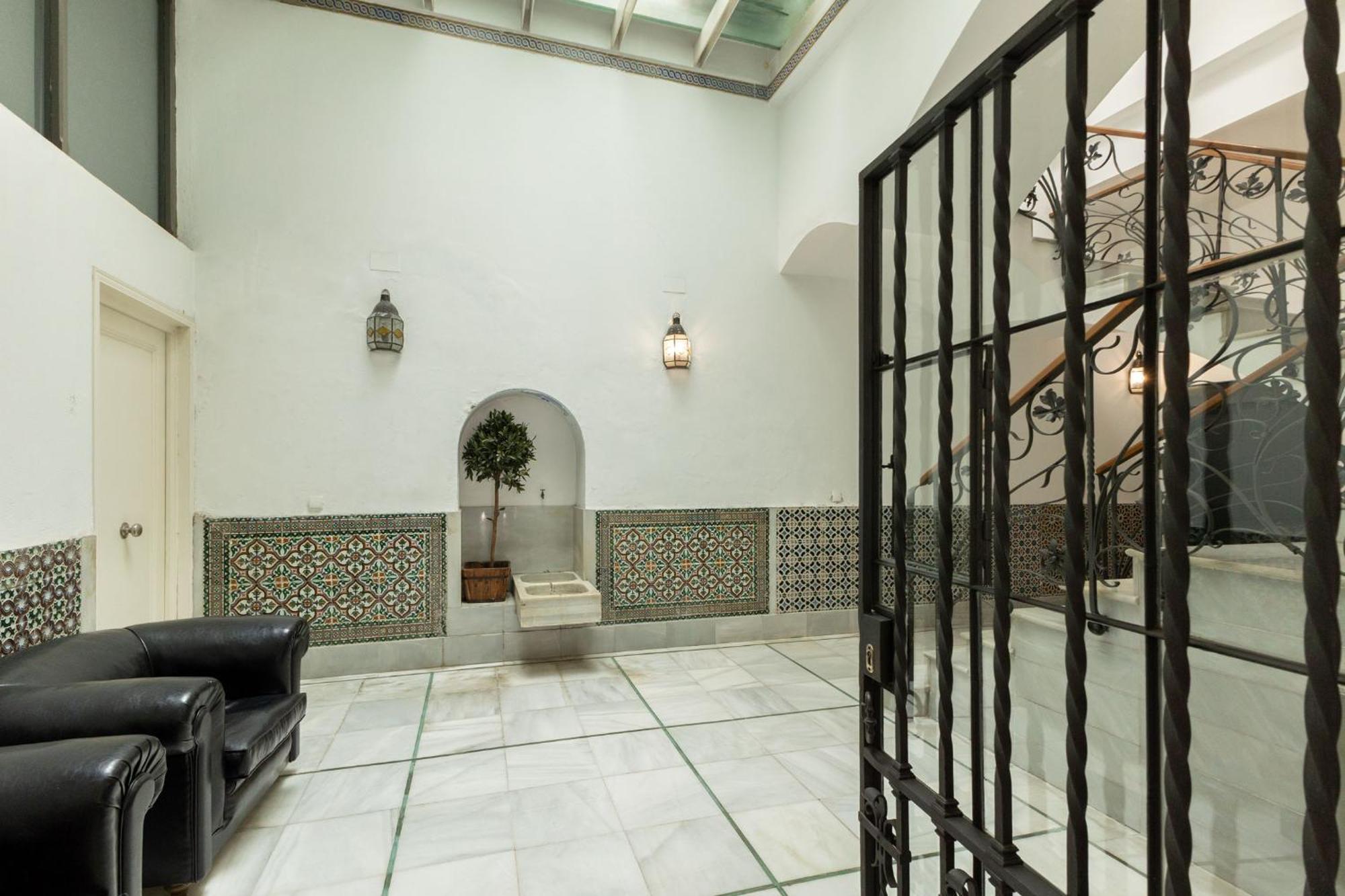 Charming 2 Bedroom Boutique Triplex Apartment With Private Terrace At Seville City Center By Ocityzen Exterior foto